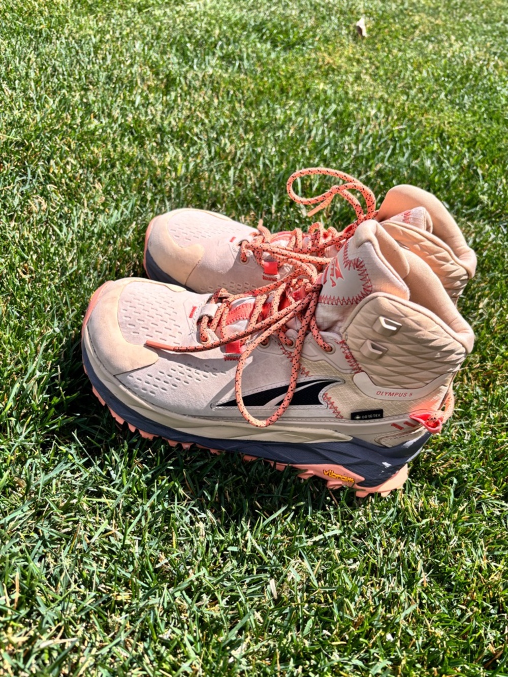 Altra Women's Beige and Coral High-Top Trail Running Shoes - GORE-TEX - Picture 2 of 7